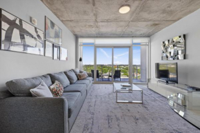 1113-Stunning 2Br2Ba Midblock FREE Parking